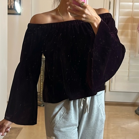 Hollister Tops - 💕NWT velvet top💕